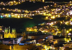 Toma nocturna de la ciudad de Pasto, Capital del Dpto. de Nariño, desde Villa Lucía. Foto por Alexfel. 17 Sep 2008